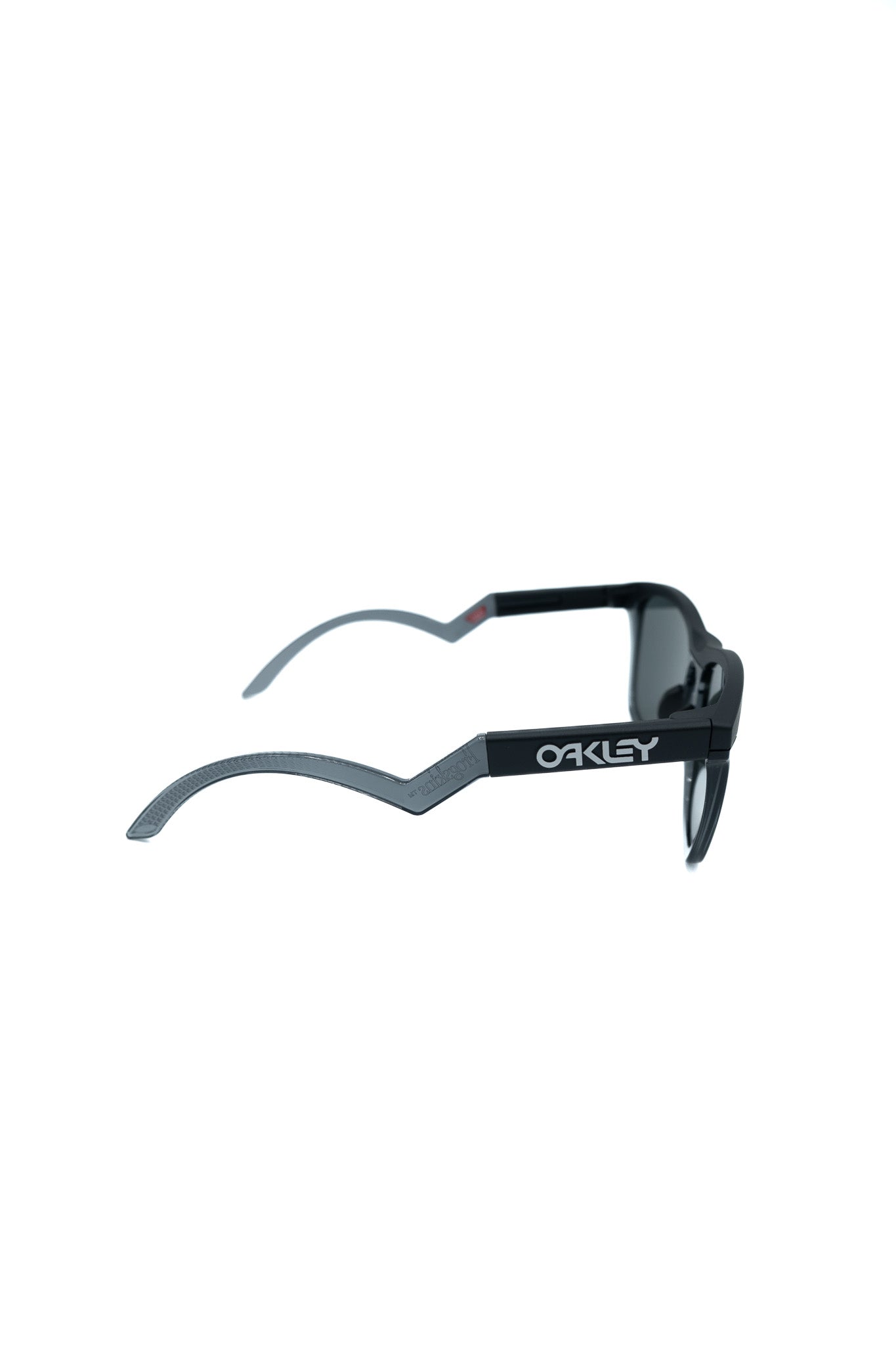 OAKLEY Frogskins Hybrid | STATION 