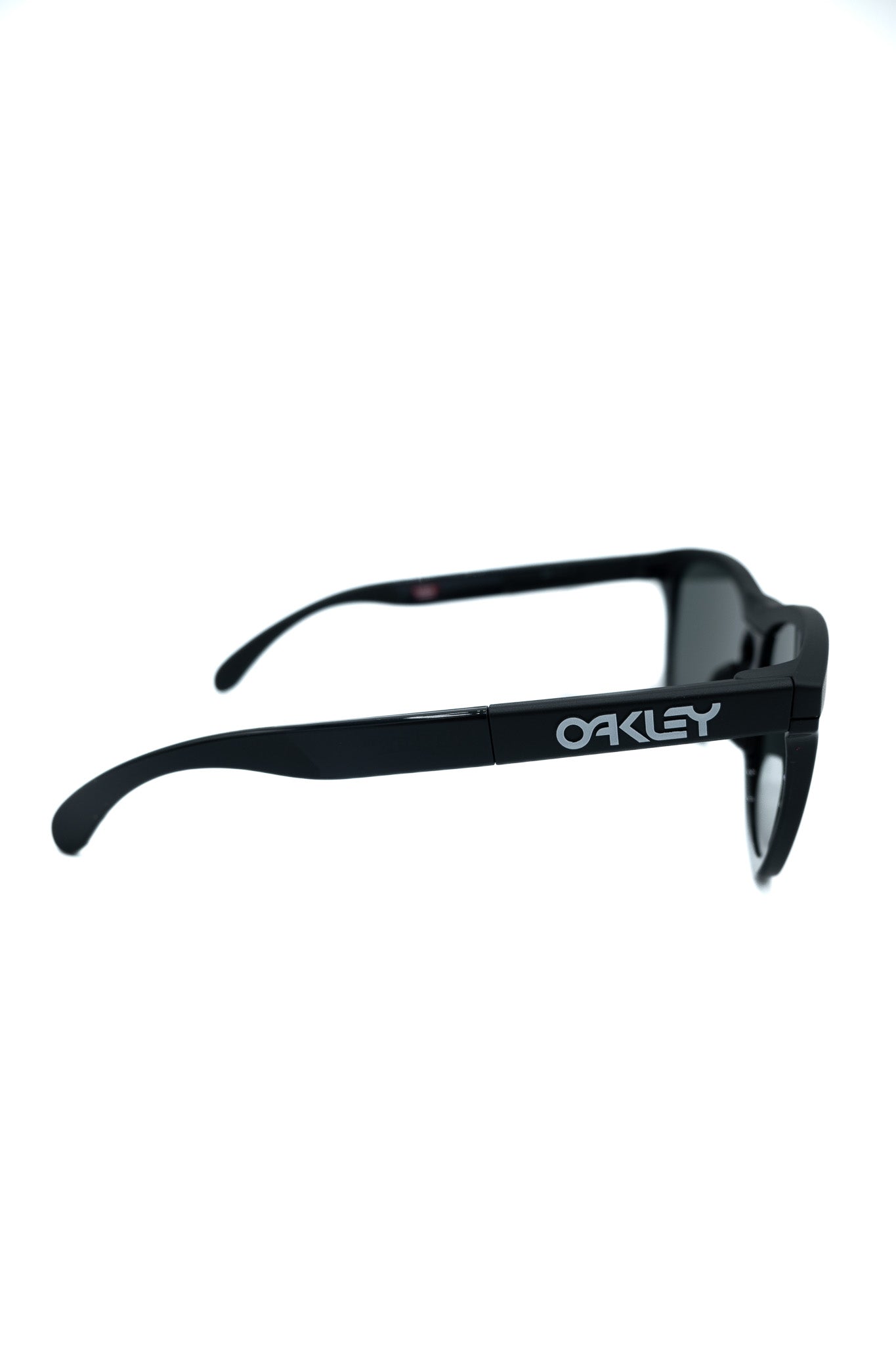 OAKLEY Frogskins Range | STATION 