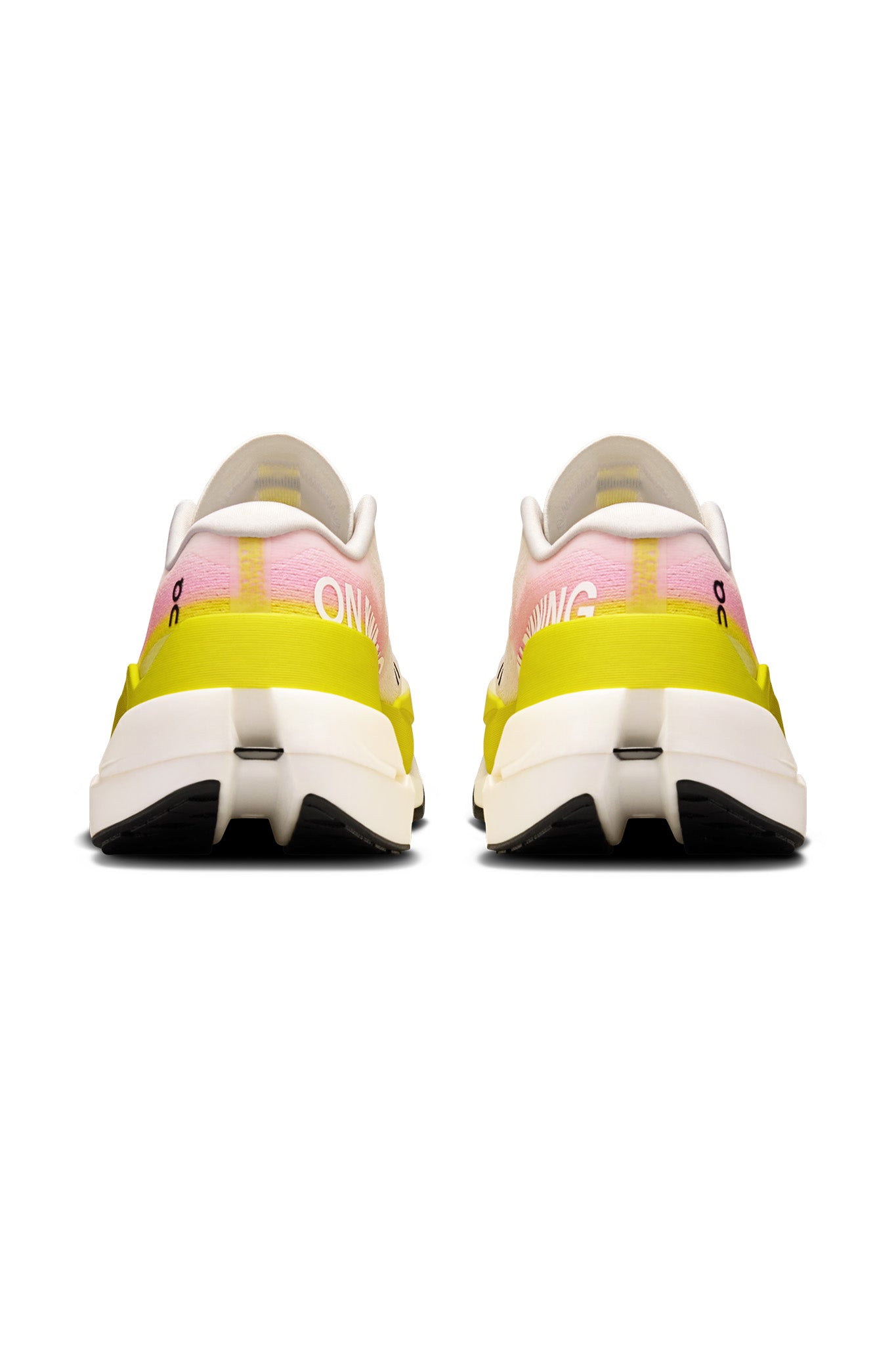 ON RUNNING Cloudboom Max M STATION 